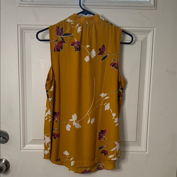 EUC Women’s Apt. 9 Sleeveless Blouse with Front Tie - Picture 4 of 5